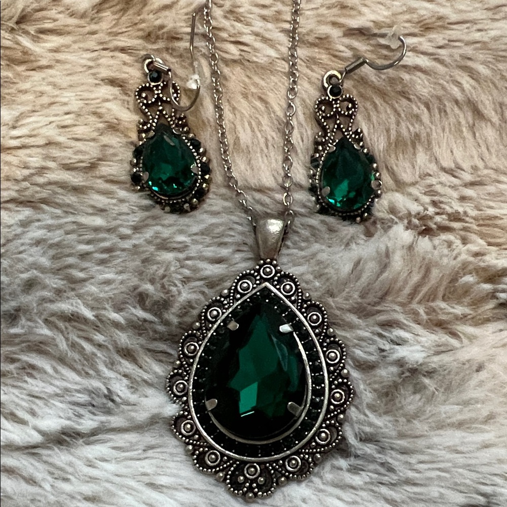 Princess Bride Emerald Green Teardrop Jewelry Set